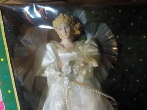 lot 431 image: Christmas Angles in Covered Tote...