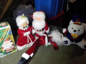 lot 448 image: Christmas Stuffed Animals and Dco...
