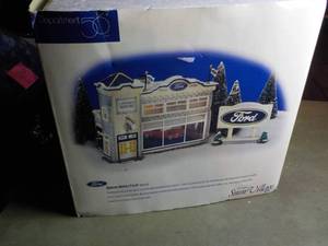 lot 459 image: Department 56 Ford Uptown Motors