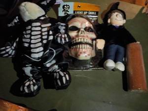 lot 498 image: Halloween Lot...