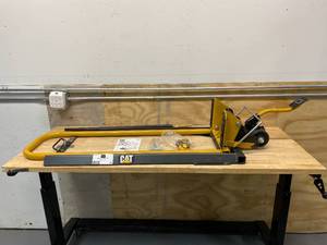 lot 84 image: CAT 600 lbs. Capacity Side Lift Hydraulic Lawn Mower Jack