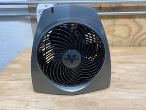 lot 94 image: VORNADO 5122 BTU 1500-Watt Portable Electric Fan Heater Furnace VH200 Whole Room Vortex