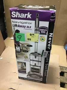 Navigator Lift-Away DLX Vacuum Cleaner by Shark in good condition