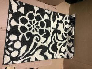 lot 10 image: Simpatico Earth Gray Starch 3 ft. x 4 ft. Scatter Rug by Mohawk Home  in good condition