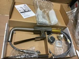 lot 26 image: Tallinn Single-Handle Pull-Out Sprayer Kitchen Faucet with STallinn Single-Handle Pull-Out Sprayer Kitchen Faucet with Soap Dispenser in SuperSteel InfinityFinish by GROHEeel InfinityFinish by GROHE  in good condition