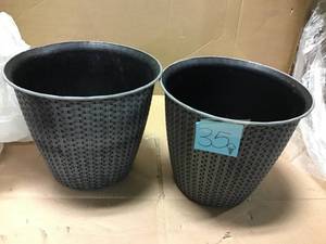 lot 35 image: Set of planters in good conditions
