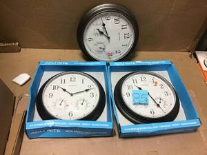 lot 85 image: 13 in. Copper Analog Clock Thermometer Hygrometer Combo by AcuRite  in good condition