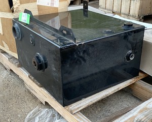 lot 98 image: Hydraulic Reservoir
