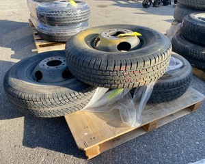 lot 52 image: Trailer Wheels w Mounted Tires