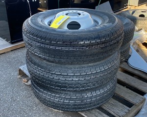 lot 54 image: Trailer Wheels w Mounted Tires
