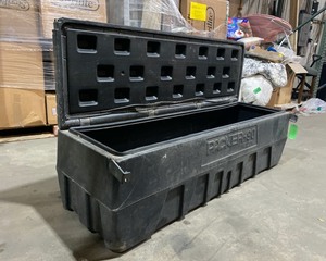lot 86 image: Packer Storage Chest
