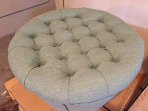lot 14 image: Tufted Ottoman w Removable Top