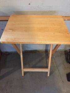 lot 22 image: Wooden Folding TV Tray