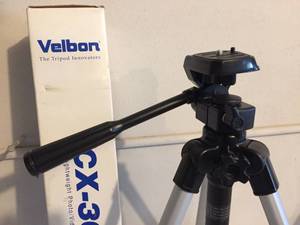 lot 26 image: Velbon Tripod