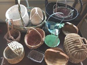 lot 32 image: Lot of Baskets