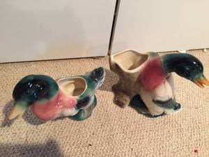lot 79 image: Vintage Mallard Planters