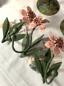 lot 63 image: Flower Decor Lot