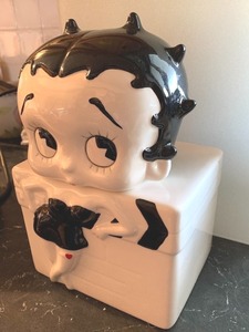 lot 133 image: Betty Boop Black and White Cookie Jar