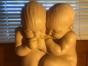 lot 139 image: Beautiful Statue of 2 Newborn Babies