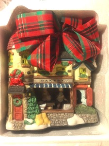 lot 138 image: New Holiday Village Set