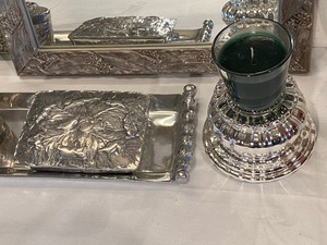 lot 114 image: Silver- Tone Home Decor