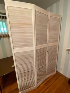 lot 51 image: Decorative Room Divider