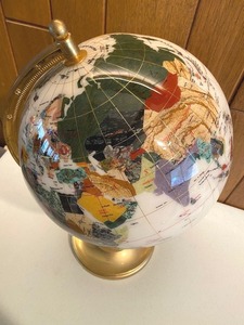 lot 45 image: Beautiful Table Top Globe