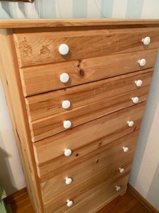 lot 46 image: Wooden 6 Drawer Dresser with White Drawer Pulls