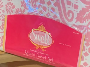 lot 179 image: Riviera Collection by Cynthia Rowley Queen Duvet Set