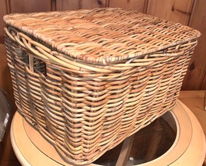 lot 182 image: Pottery Barn Harrison Lidded Basket