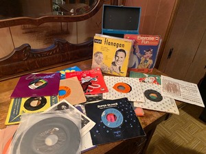 lot 13 image: Lot of Records45s