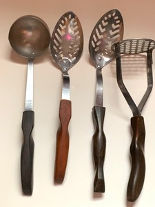 lot 32 image: Six Cutco Cutlery Utensils
