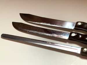 lot 33 image: 3 Cutco Cutlery Knives