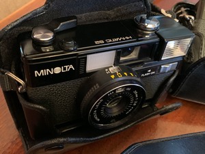 lot 47 image: Three 35mm Minolta Cameras