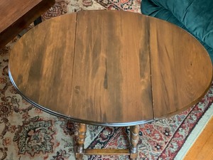 lot 38 image: Petite Decorative Drop Leaf Table