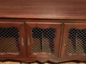 lot 54 image: Vintage Console Cabinet
