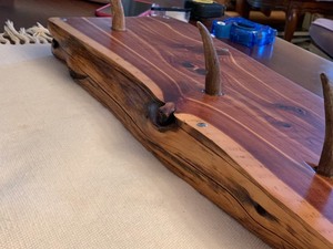 lot 49 image: Handcrafted Cedar Shelf with Deer Antler Hooks