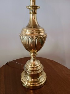 lot 12 image: Brass Table Lamp