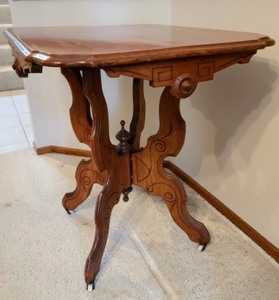lot 20 image: Antique Parlor Table