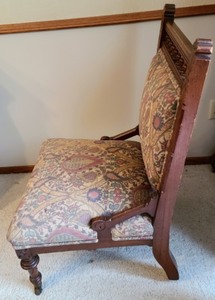 lot 21 image: Antique Chair