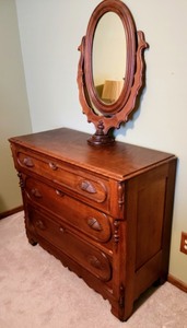 lot 30 image: Antique Dresser