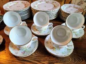 lot 41 image: Bavaria The Maple Leaf Dish Set
