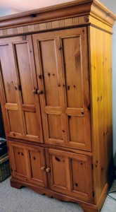 lot 57 image: Large Oak Entertainment Cabinet