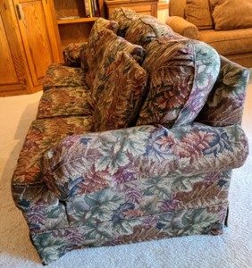 lot 56 image: Floral Print Sleeper Sofa