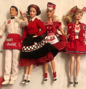 lot 19 image: Coca-Cola Hip Hop 1950s Diner Set w Four Mattel Dolls and many Accessories