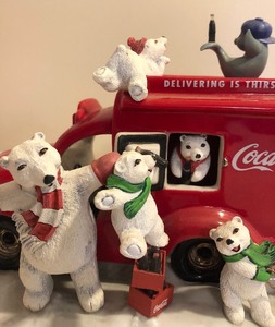 lot 43 image: Franklin Mint Coca-Cola Delivery Truck Musical Sculpture (1998)