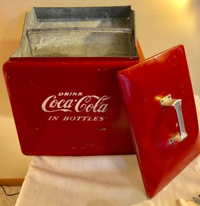 lot 3 image: Vintage Coca-Cola Cooler w Insert Tray