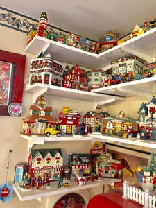 lot 4 image: Extra Large Lot of Coca-Cola Village with Figurines & Accessories