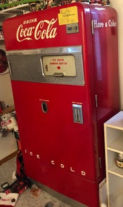 lot 1 image: AMAZING Full Sized Vintage Coca-Cola Vending Machine