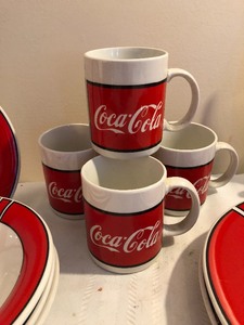 lot 128 image: Coca-Cola Dish Set